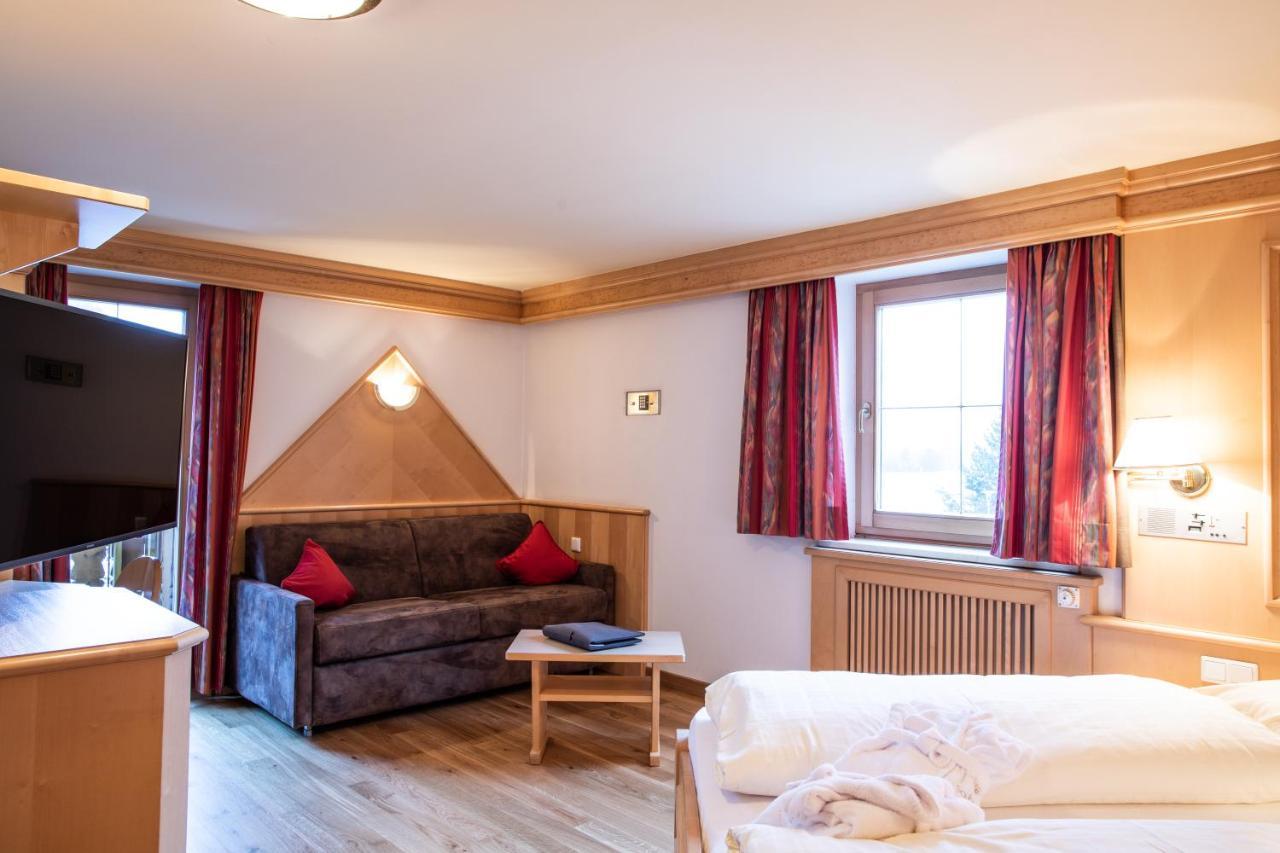 Aktiv- Und Wellnesshotel Traube- Post Curon Venosta Exterior foto