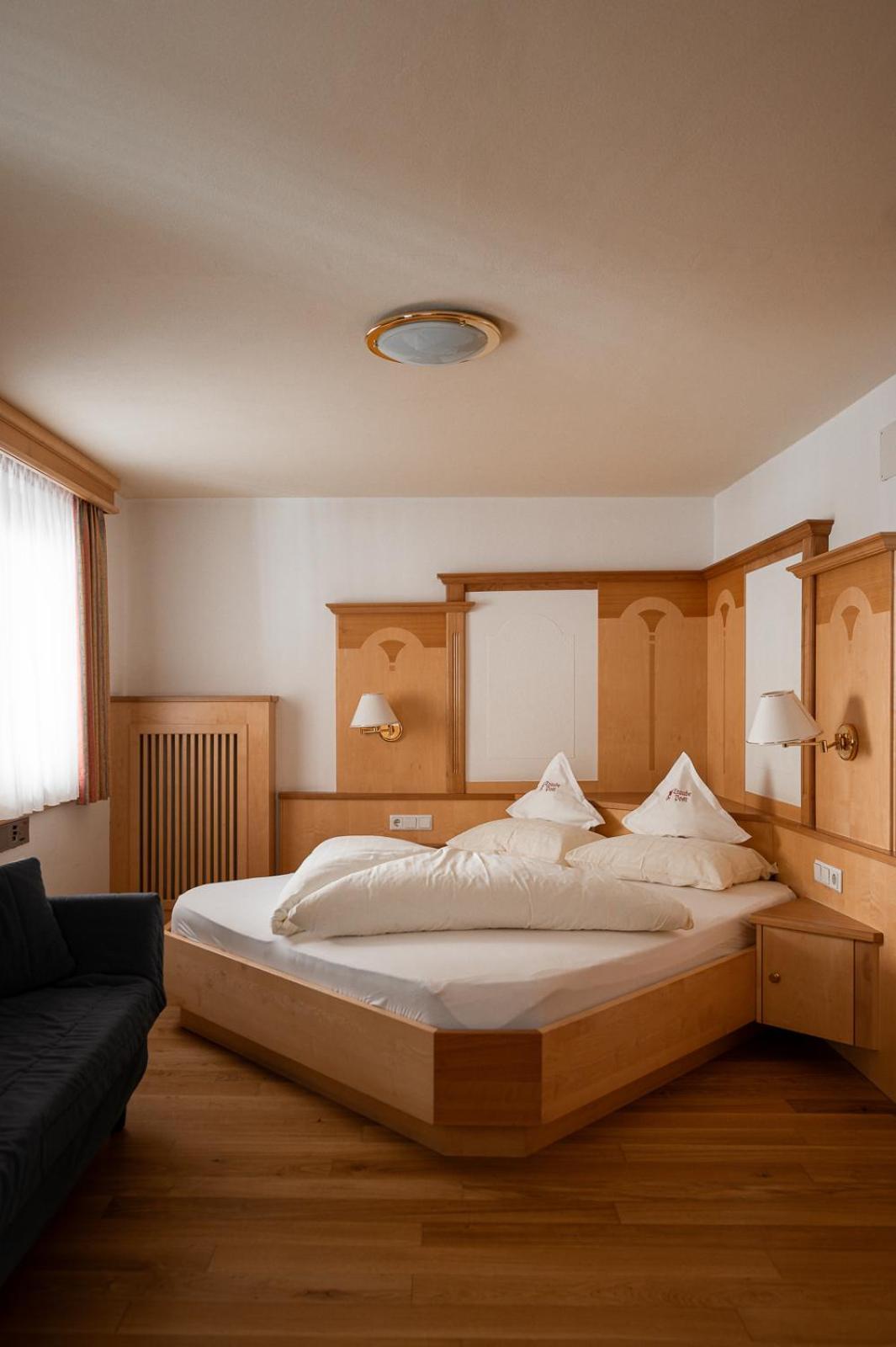Aktiv- Und Wellnesshotel Traube- Post Curon Venosta Exterior foto